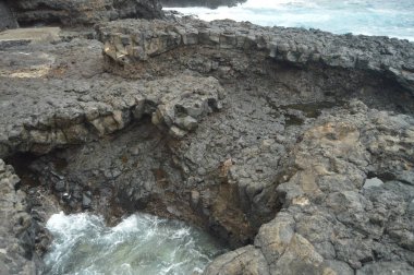 Harika kaya oluşumları yengeçler mavi gölün şehir San Andres ve soslar yakınındaki dolu. Seyahat, Doğa, tatil, Geology.11 Temmuz 2015. Isla De La Palma Kanarya Adaları İspanya.