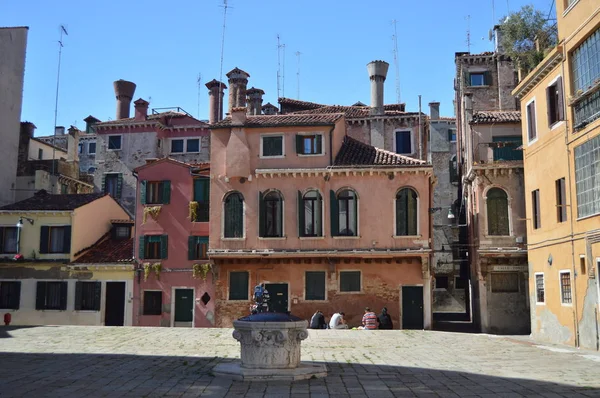 Efektowne Kolorowe Budynki Przy Ulicy Fonte Wenecji Podróż Wakacje Architektura — Zdjęcie stockowe
