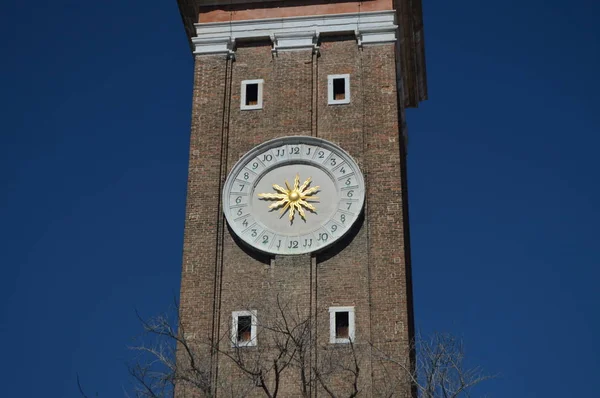 Часы Башне Фасада Церкви Святого Апостола Венеции Путешествия Праздники Архитектура — стоковое фото