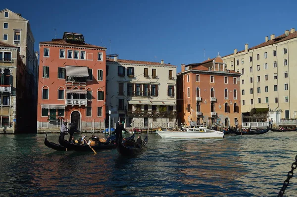 그랜드 베니스에서 Gondolors 관광객의 일몰에서 2015 일입니다 베네치아 베네토 이탈리아 — 스톡 사진