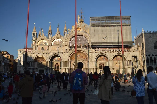 威尼斯日落的圣马克广场上的圣马克大教堂的主要门面 2015年3月28日 威尼斯 威尼托地区 意大利 — 图库照片