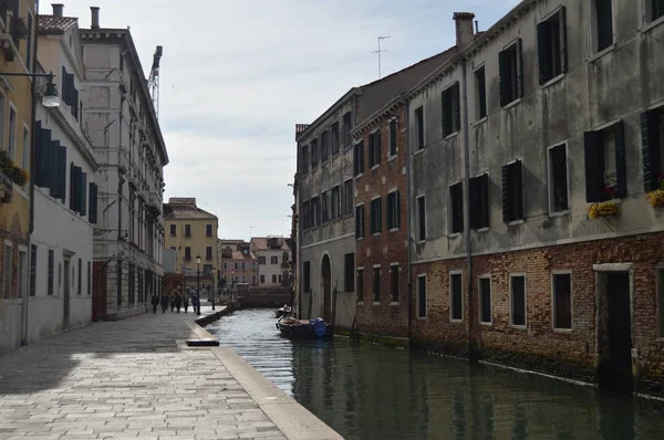 Fondamenta Della Misericordia Its Beautiful Buildings Boats Moored Bridges Venice — Stock Photo, Image