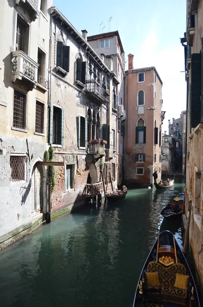 Views Apostoli River Beautiful Gondolas Moored Bridge Countrysideapostoli Venice Travel — Stock Photo, Image