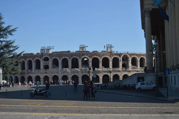维罗纳罗马马戏团竞技场的门面 2015年3月30日 维罗纳 威维托地区 意大利 — 图库照片