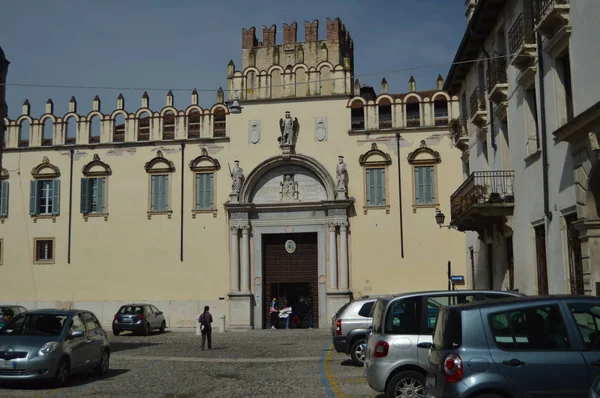 Wejście Pałacu Diecezjalne Piazza Del Vescovado Placu Weronie Podróż Wakacje — Zdjęcie stockowe