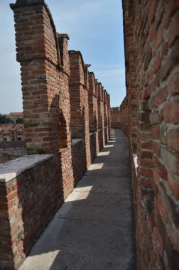 Verona Castelvecchio'yu kale duvarları Insude. Seyahat, tatil, mimari. 30 Mart 2015. Verona, Veneto bölgesinde, İtalya.