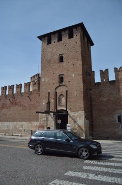 Verona kalede Castelvecchio'yu gözetleme kulesi. Seyahat, tatil, mimari. 30 Mart 2015. Verona, Veneto bölgesinde, İtalya.