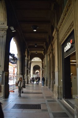 Bologna Rizzoli sokakta güzel Arcade. Seyahat, tatil, mimari. 31 Mart 2015. Bologna, Emilia Romagna, İtalya.