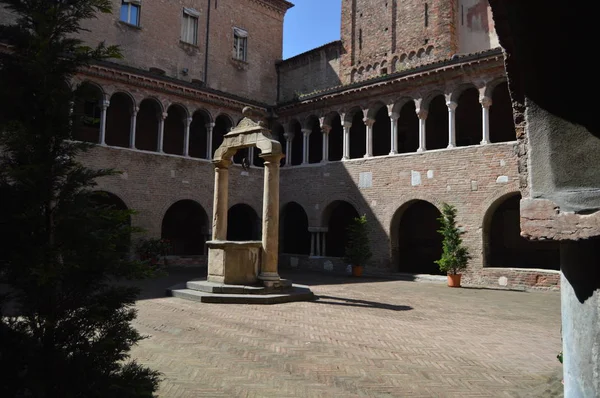 Well Water Interior Courtyard Basilica Santo Stefano Stefano Bologna Travel — Stock Photo, Image