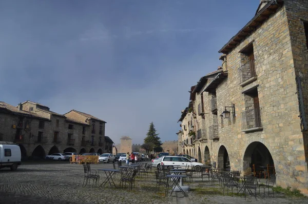 Praça Principal Bonita Com Soportals Arqueados Vila Medieval Ainsa Dia — Fotografia de Stock