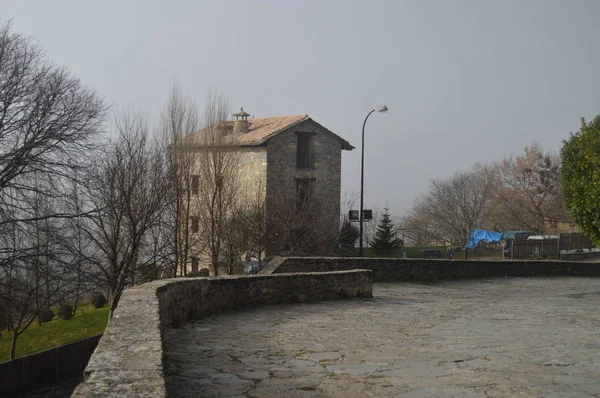 Casa Pedra Estilo Medieval Bonita Com Telhados Ardósia Preta Ainsa — Fotografia de Stock