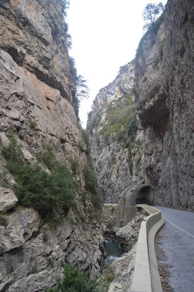 Boğaz Geçit Benasque Içinde Çevrili Rock Tünellerde Olan Güzel Yol — Stok fotoğraf