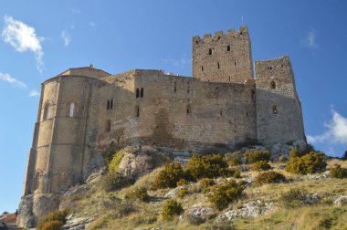 11. yüzyıldan kalma Loarre Roma kale Kral Sancho III Loarre köyde tarafından inşa edilmiş. Manzara, doğa, tarih. 28 Aralık 2014. Riglos, Huesca, İspanya.
