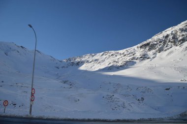 Bataillence Aragnouet yılında Girit güzel karlı dağlar. Doğa, seyahat, manzara. 29 Aralık 2014. Aragnouet, öğle-Pyrenees, Fransa.
