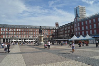 Güzel bir sonbahar gün Main Square Madrid on altıncı yüzyılda kalma. Mimari, Tarih, seyahat. 18 Ekim 2014. Madrid, İspanya.