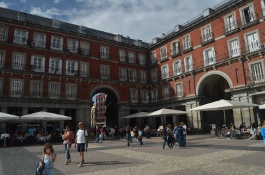 Güzel bir sonbahar gün Main Square Madrid on altıncı yüzyılda kalma. Mimari, Tarih, seyahat. 18 Ekim 2014. Madrid, İspanya.