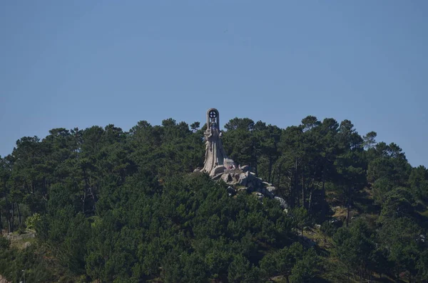 Majestuosa Estatua Virgen Roca Bayona Naturaleza Arquitectura Historia Viajes Agosto — Foto de Stock