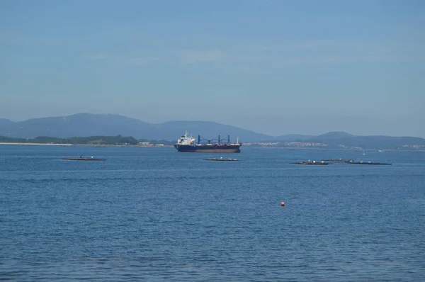 Tanker Schip Navigeren Door Het Estuarium Voor Horse Point Lighthouse — Stockfoto