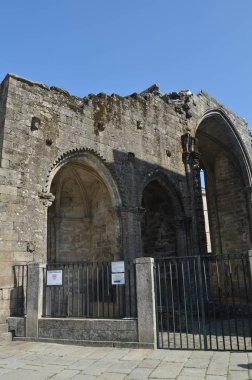 Pontevedra'daki Santo Domingo Kilisesi'nin güzel Gotik kalıntıları. Doğa, Mimarlık, Tarih, Sokak Fotoğrafçılığı. 19 Ağustos 2014. Galiçya, İspanya.