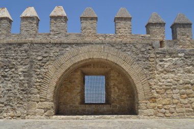 Vejer Ortaçağ Tarzı Duvarlar. Doğa, Mimarlık, Tarih, Sokak Fotoğrafçılığı. 12 Temmuz 2014. Vejer De La Frontera, Cadiz, İspanya