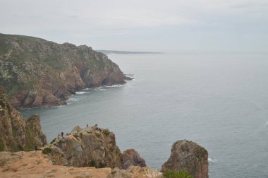Sintra 'daki Kaya Burnu' nun harika manzarası. Doğa, mimari, tarih. 13 Nisan 2014. Cabo De La Roca, Sintra, Lizbon, Portekiz.