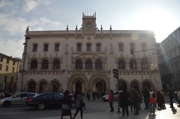 19世纪罗西奥火车站的主要外立面和里斯本12月1日街的曼努埃尔诺风格 街头摄影 2014 里斯本 葡萄牙 — 图库照片