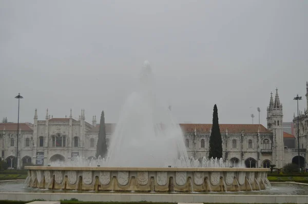 Fuente Plaza Del Imperio Con Monasterio Jerónimos Belem Espalda Lisboa — Foto de Stock