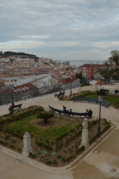 Panoramisch Uitzicht Wijk Alfama Lissabon San Pedro Alcantara Tuin Lissabon — Stockfoto