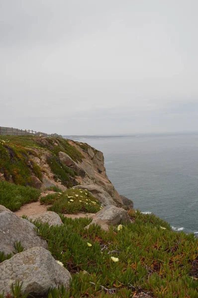 Wspaniałe Widoki Klif Rock Cape Sintra Natura Architektura Historia Kwietnia — Zdjęcie stockowe