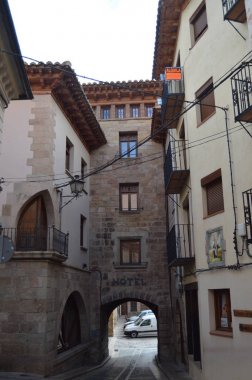 27 Aralık 2013. Mora De Rubielos. Teruel, Aragon, İspanya. Plaza de La Villa'daki güzel ortaçağ kulesi. Tarih, Seyahat, Doğa, Manzara, Tatil, Mimarlık.