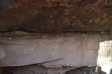 28 Aralık 2013. Albarracin, Teruel, Aragon, İspanya. Epipaleolitik Mağara Resimleri ile Mağara, Neolitik Levanten tarzı, Şematik, Pınar del Rodeno Yarı şematik. Tarih, Seyahat, Doğa, Manzara, Tatil, Mimarlık.