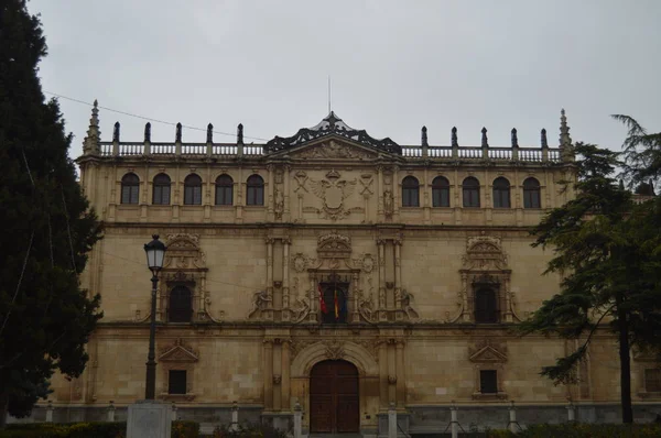 Alcala De Henares Bir Yağmurlu Günde Üniversitenin Ana Cephe. 1 Ocak 2014. Alcala De Henares, Madrid, İspanya. Sokak Fotoğrafçılığı, Tarihçe.