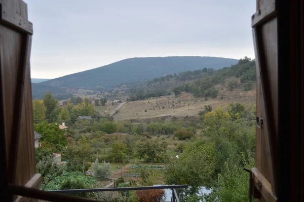 Vistas Maravillosas Desde Una Ventana Madera Hermoso Valle Almiruete Octubre —  Fotos de Stock