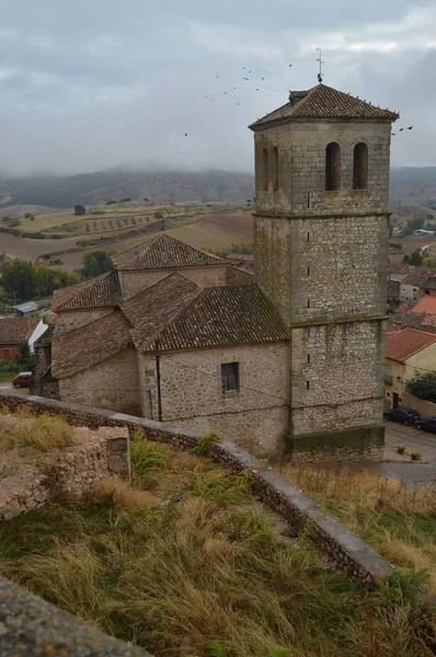 コゴルドのサンペドロ教会のサイドファサード 2013年10月18日コゴルド ブラックビレッジ グアダラハラ カスティーリャ マンチャ スペイン 農村観光 — ストック写真