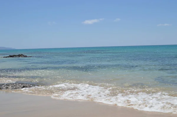 Magnifique Plage Avec Eau Rompant Sur Sable Sur Côte Costa — Photo