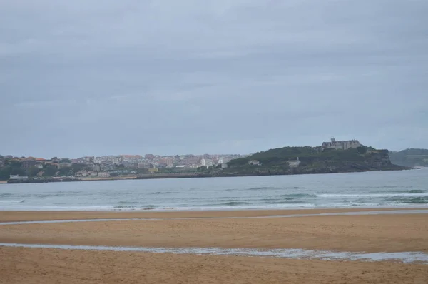 Praia Larga Longa Somo Baía Frente Palácio Magadalena Santander Agosto — Fotografia de Stock