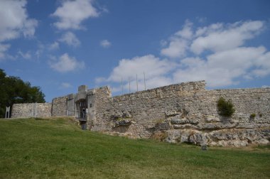 9. yüzyılda Burgos 'Ta tarihlenen harap ortaçağ kalesi. 28 Ağustos 2013. Burgos, Castilla Leon, Ispanya. Tatil doğa sokak fotoğrafçılığı.