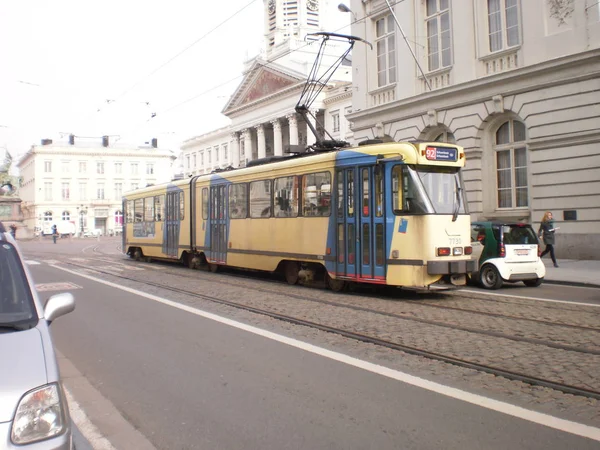 Lindo Tranvía Amarillo Que Rodea Las Calles Bruselas Marzo 2013 — Foto de Stock