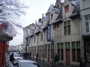 Ghent Köyünde Karlı Bir Günde Güzel Ortaçağ Tarzı Binalar. 23 Mart 2013'te. Gent, Batı Flanders, Belçika. Tatil Doğa Sokak Fotoğrafçılığı.