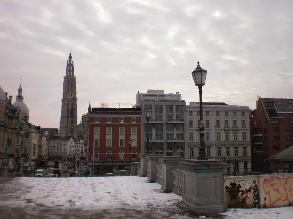 Mooie Opname Van Kathedraal Toren Vanaf Andere Kant Van Brug — Stockfoto