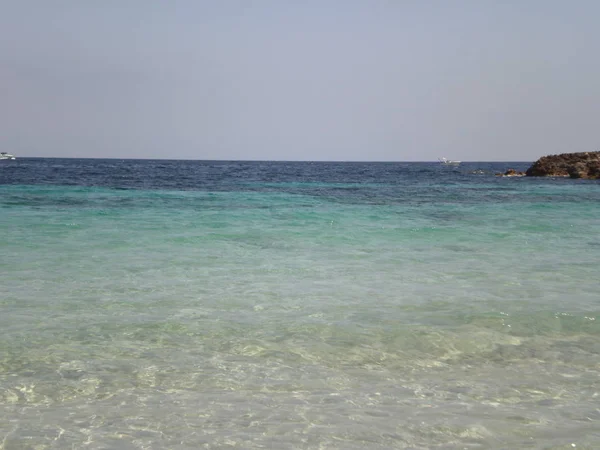 Águas Azuis Cristalinas Num Lugar Paradisíaco Como Ilha Menorca Julho — Fotografia de Stock