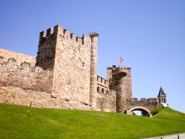 Maravilloso castillo de Ponferrada de estilo medieval fechado en el siglo XII — Foto de Stock