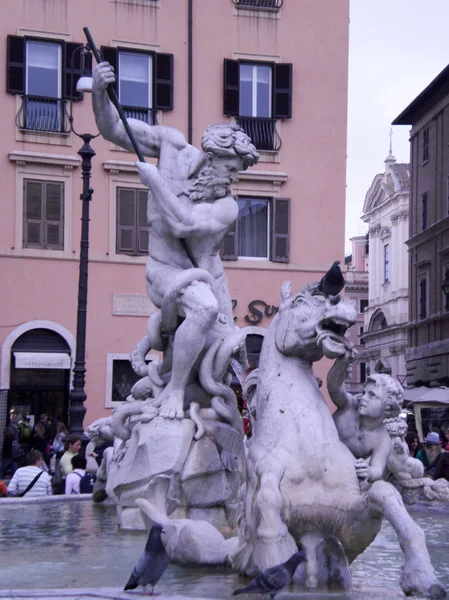 Escultura maravilhosa da fonte de Neptune Devised e Chise — Fotografia de Stock