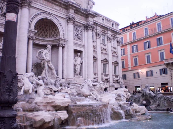 Fontän Trevi Stora barocken Monumental fontän Dituerad i Tre — Stockfoto