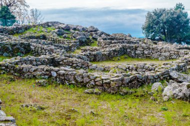 Duvarların içindeki harabelerin tarihi Demir Çağı 'na ait. Castro Veton De El Freillo' daki M.Ö. 3. yüzyılda. 15 Aralık 2018. El Raso Avila Castilla Leon İspanya Avrupa. Seyahat Turizmi Sokak Fotoğrafçılığı.