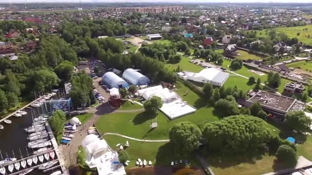 Filmning Quadcopter Ovan Yaht Club — Stockvideo