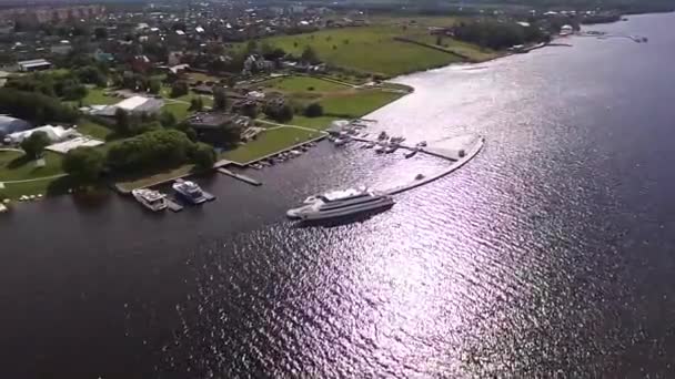 Съемки Квадрокоптере Над Яхт Клубом — стоковое видео