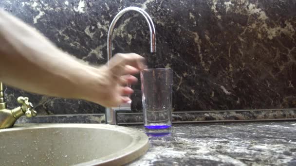 Acqua Versata Bicchiere — Video Stock