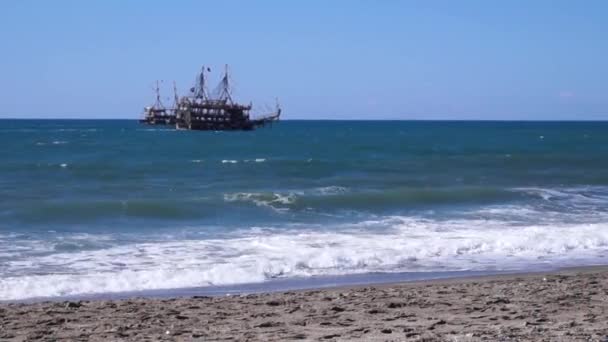 배는 바다에 의해 수레 — 비디오