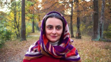 Yaprakları kız düşmek